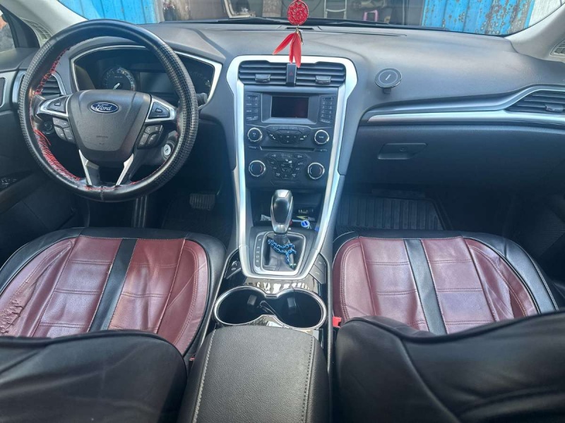 Car image 6