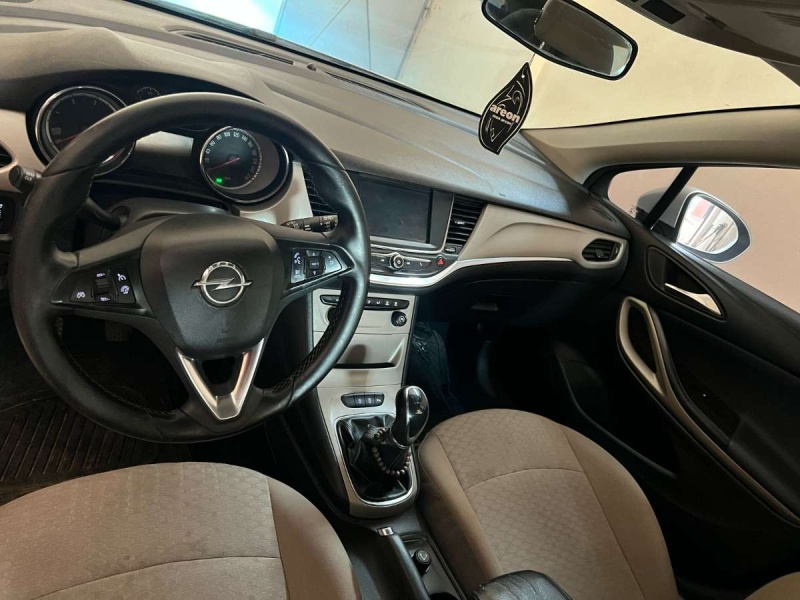 Car image 10