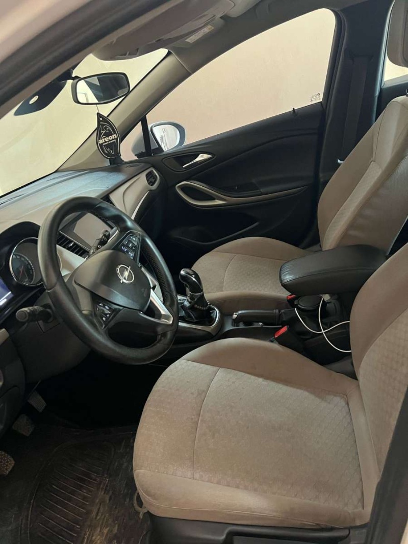 Car image 8