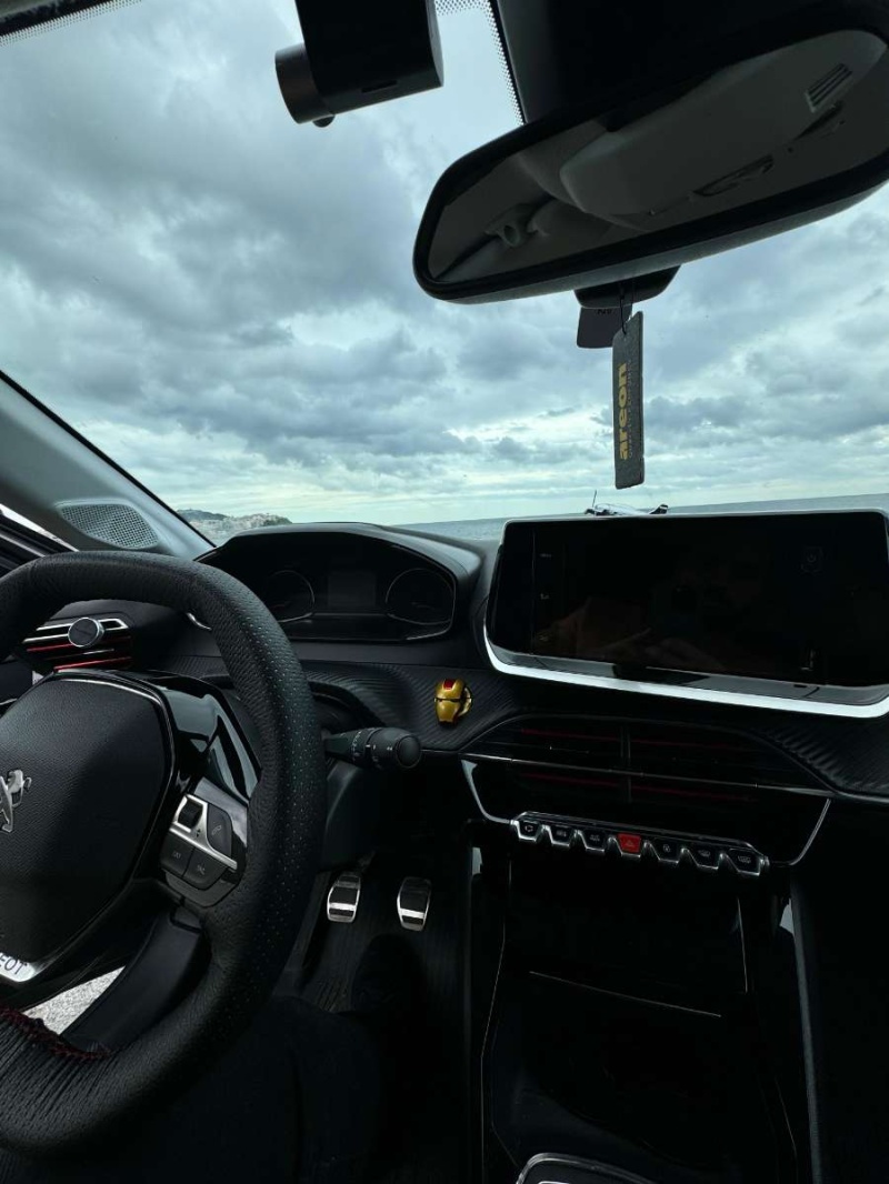 Car image 8