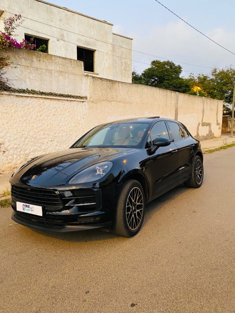 PORSCHE MACAN