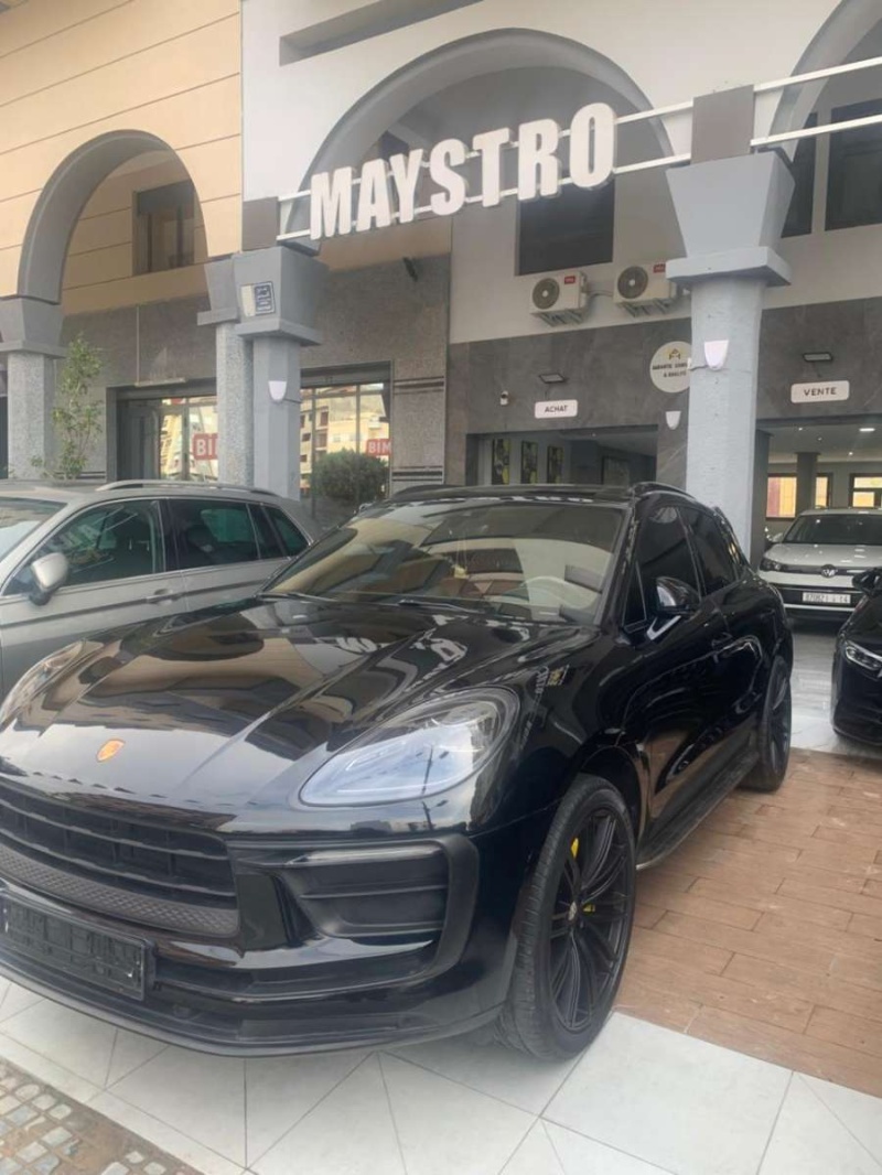 PORSCHE MACAN