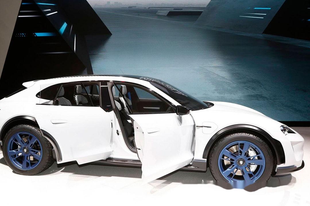 PORSCHE Taycan Cross Turismo